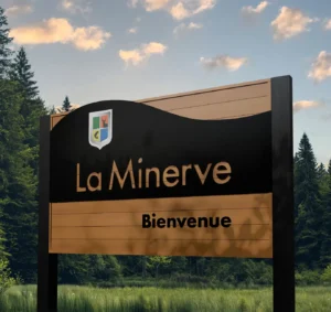 Modernisation enseigne de bienvenue la minerve