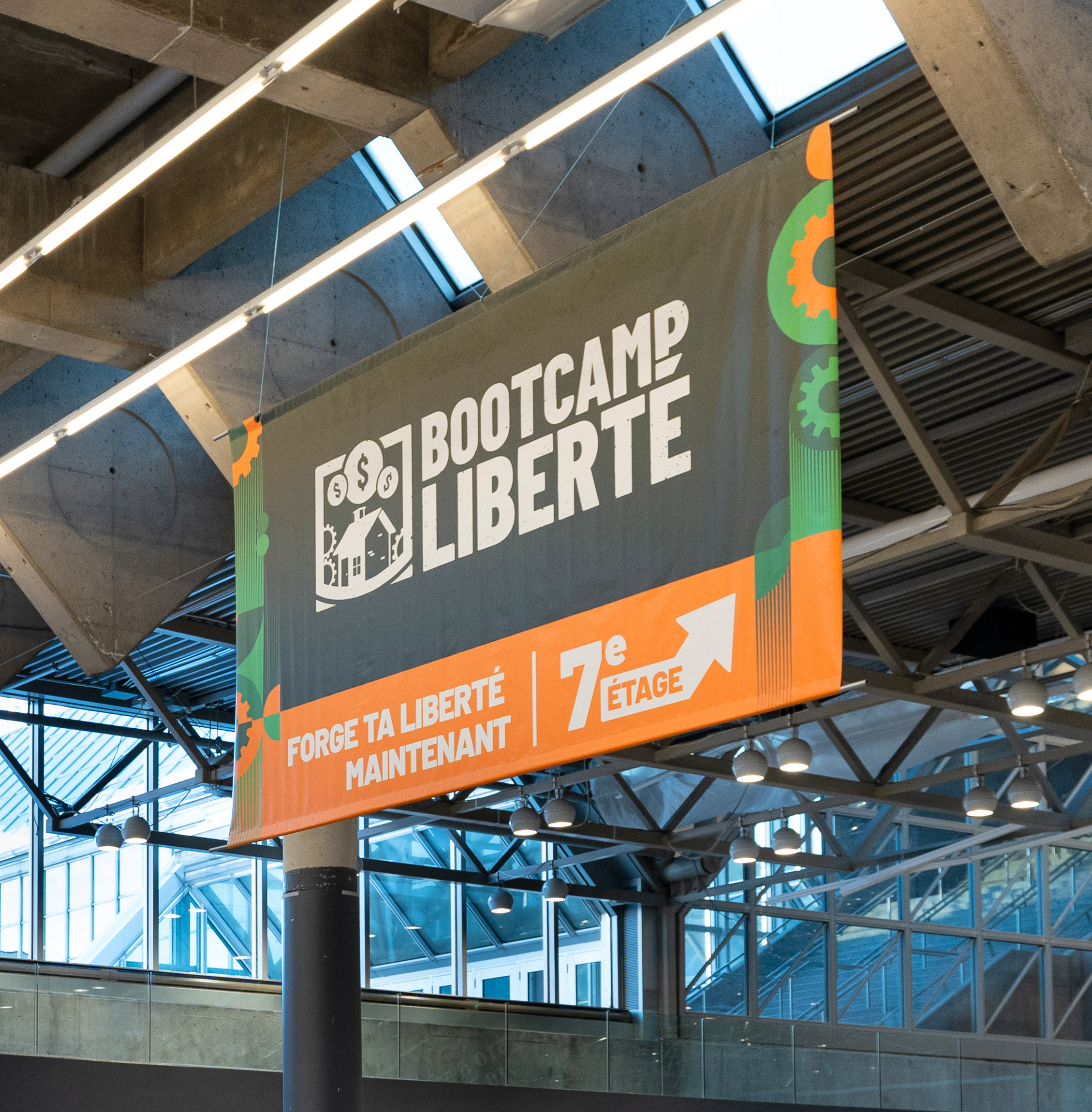 Bannière identifiant l'événement Bootcamp Liberté d'Immofacile, dans l'entrée du Palais des Congrès.